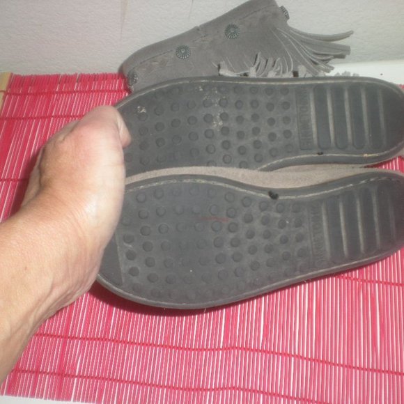 MINNETONKA Brand  Moccasins      Leather   Size 1 Gray - Picture 5 of 6